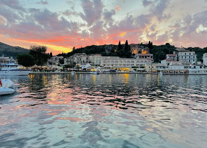 Yellow House * Kassiopi